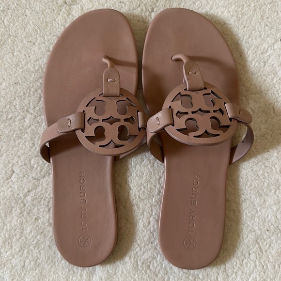 Tory Burch | Soft Miller Logo Tan Leather Sandal Size 9 - Picture 4 of 12